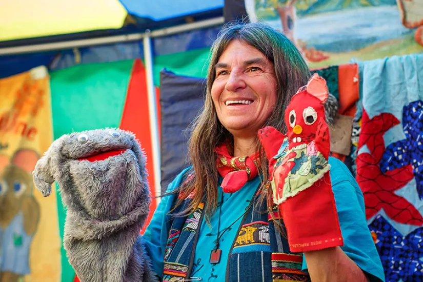 Friedenserziehung Heike Kammer und ihr Puppentheater des Friedens Rositas Puppenbühne